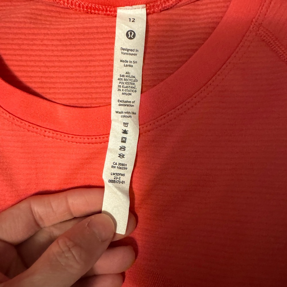 Lululemon Swiftly Tech Short-Sleeve Shirt 2.0 Lip Gloss New Condition no tags 12